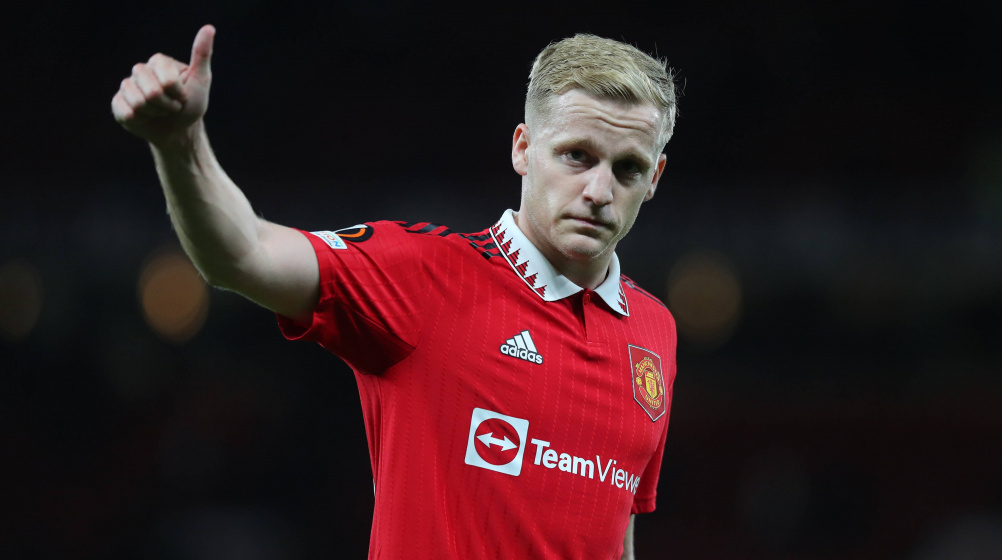 donny-van-de-beek-man-united-2022-1673621431-100034.jpg